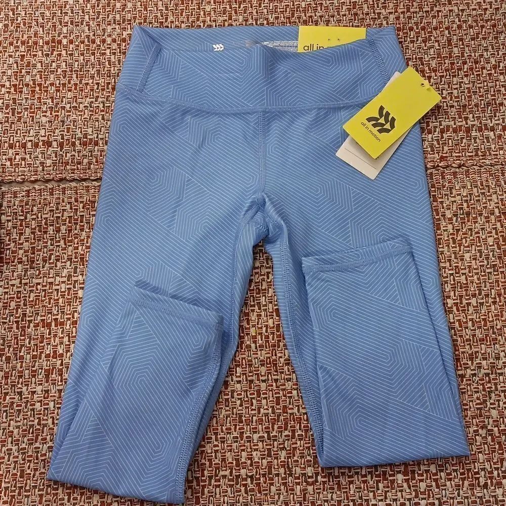 All In Motion Mid Rise Capri Leggings Size S (6-7). Blue New With Tags